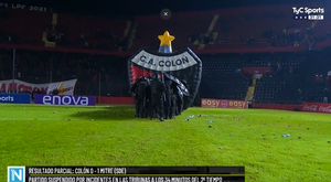 Suspendido el Colón-Mitre entre disturbios, piedras, botellas y gas pimienta