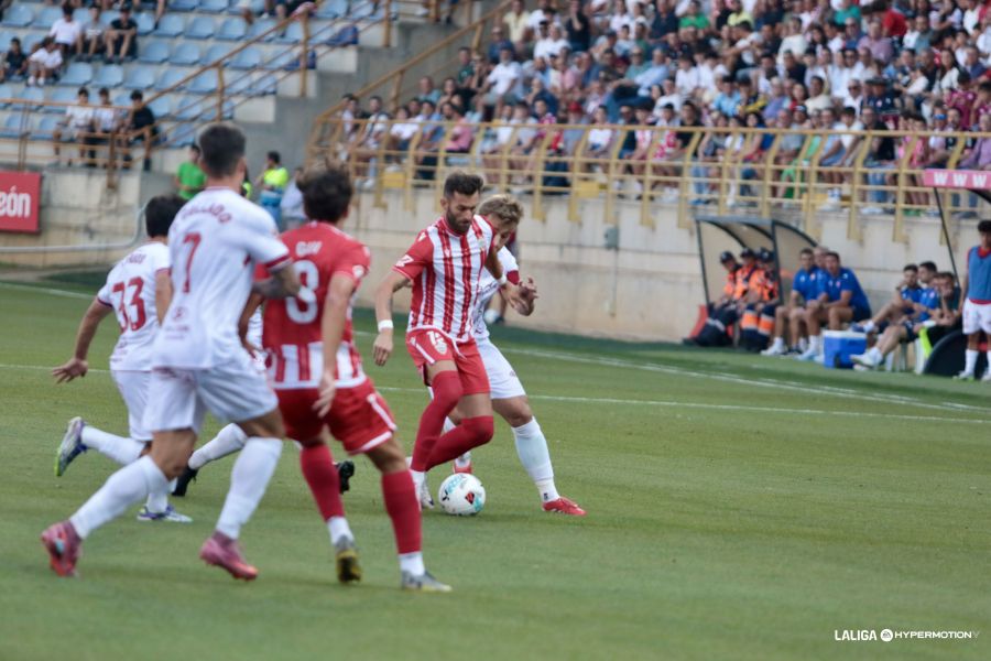 Leo Baptistao, hospitalizado tras desplomarse en el Cultural Leonesa-Almería