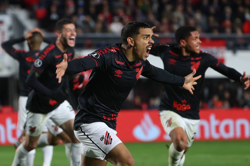 ¡Atento, Barça! Vitor Roque, campeón con Athletico Paranaense