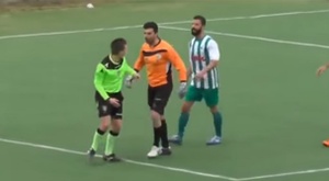 Lamentable agresión a un árbitro en Italia