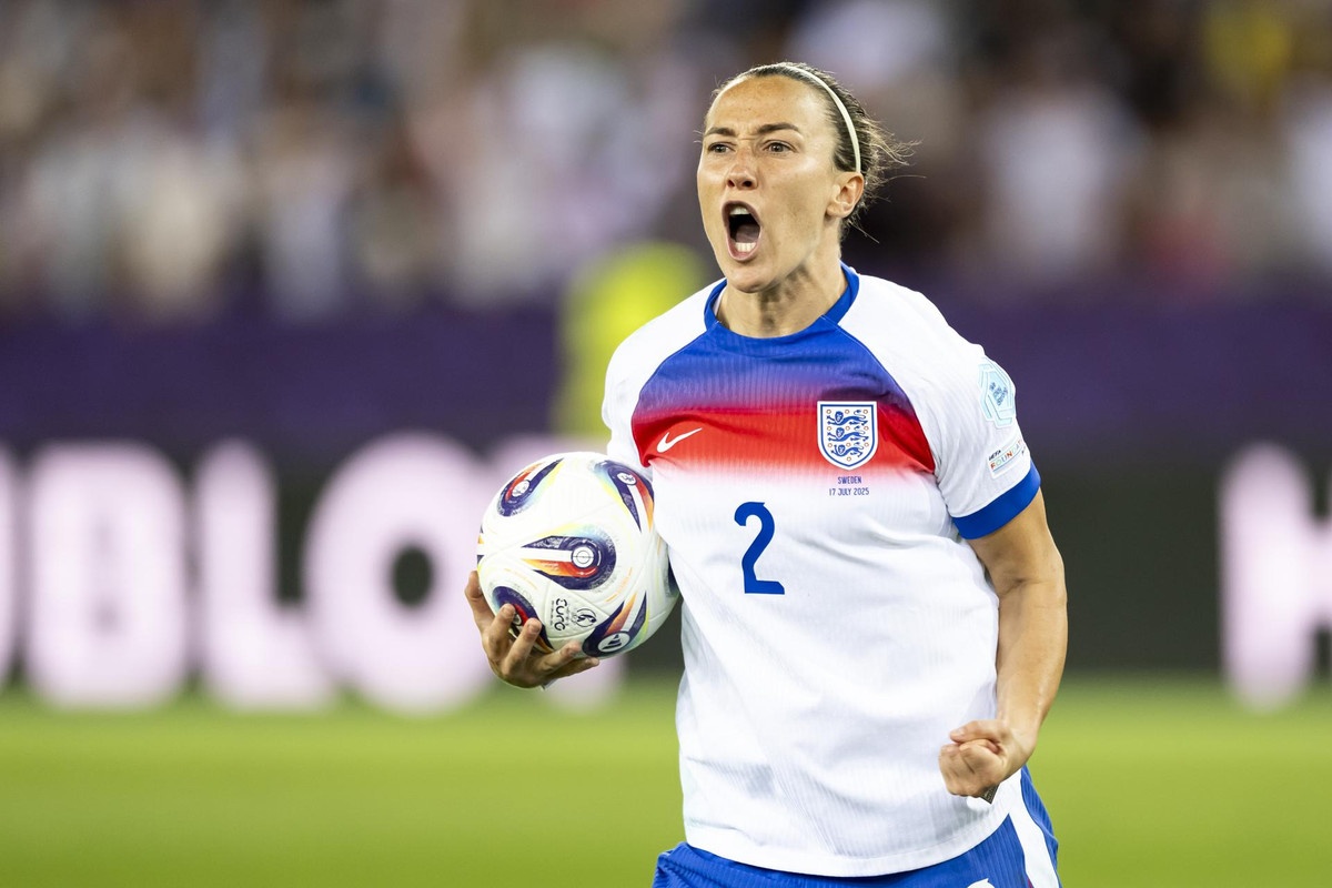 Lucy Bronze jugó toda la Eurocopa con la tibia fracturada