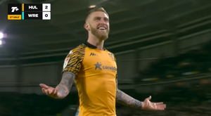 Mcburnie vuelve por Navidad: 3 goles en 136 minutos