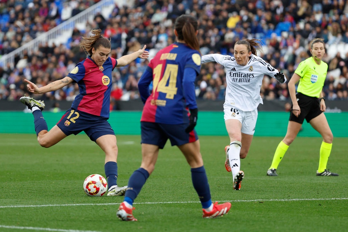 El Barça le saca la 'manita' al Madrid y se lleva la Supercopa Femenina