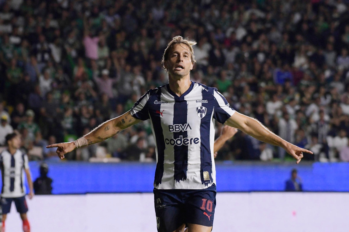 Monterrey mira hacia arriba y le quita el aire a León