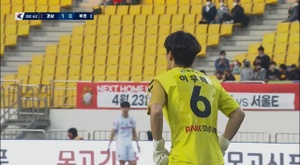 El COVID-19 causa estragos en Corea: ¡un centrocampista tuvo que hacer de portero!
