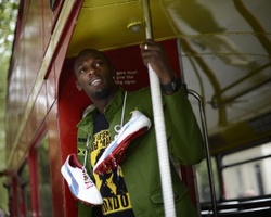 Bolt niega ser leyenda y sueña con jugar en el Manchester