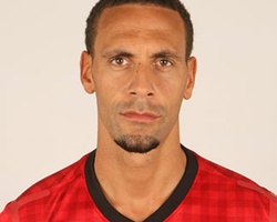 Un grupo de encapuchados se enfrentó a Ferdinand cuando negociaba su contrato en 2004
