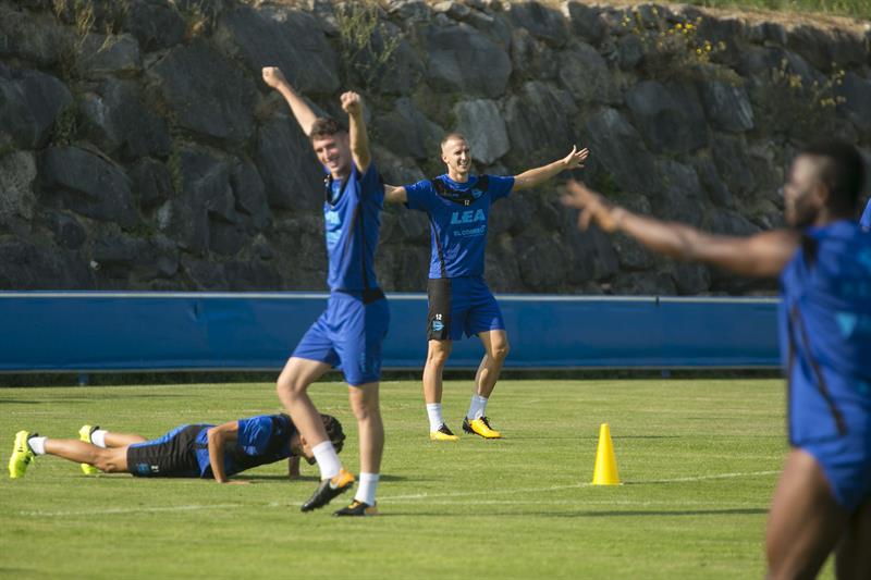 El Alavés presenta un acuerdo colaborador con el JS Hércules finlandés