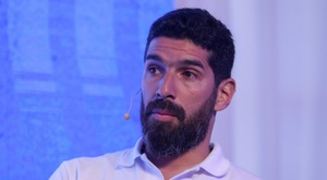 La última locura de Abreu: firma para entrenar en la Primera División Amateur de Uruguay