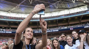 Sam Kerr mantiene la FA Cup Femenina en Londres con récord incluido