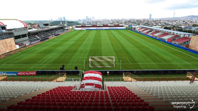 Ümraniye Belediyesi Çim Stadı