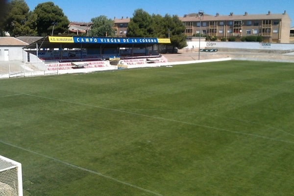 Campo de fútbol La Corona