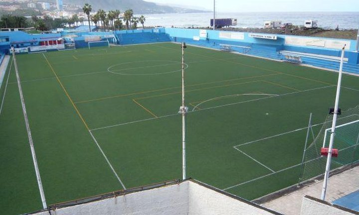 Campo de Fútbol El Peñón