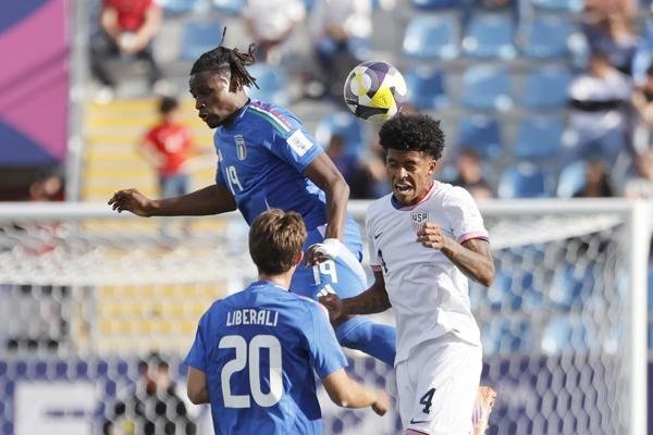 Mattia Liberali lascia il Catanzaro e approda al Como, dove ha scelto il progetto di Cesc Fabregas nonostante il tentativo del Milan di riportarlo a casa.
