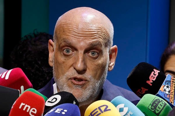 Tebas condena los pitos al himno y promete 