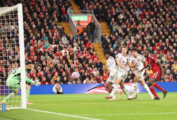 United and Liverpool face off in crucial Premier League encounter
