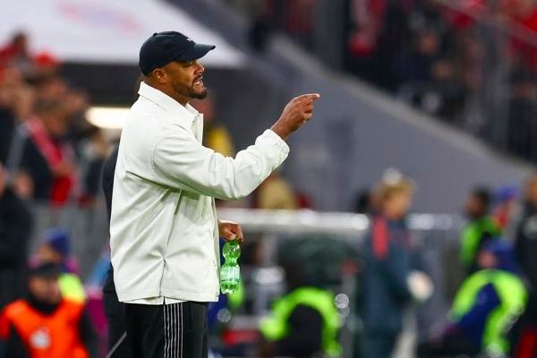 Kompany: 'Messi and Cristiano are phenomenal, but Ronaldinho...'