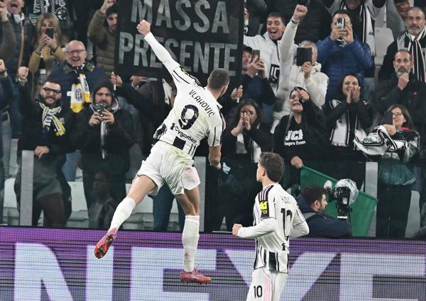 Vlahovic retorna aos treinos da Juventus e mira convocação contra a Udinese