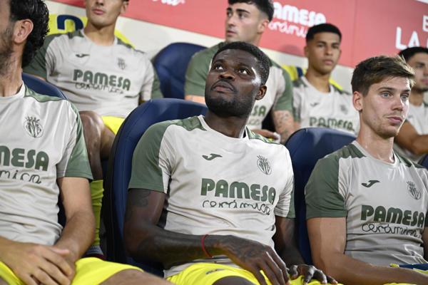 Thomas, acusado de dos cargos más de violación en Inglaterra