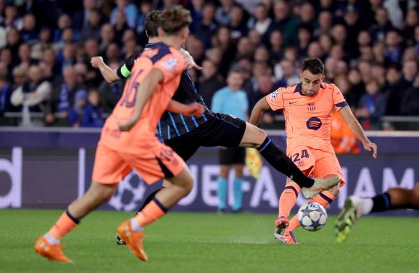 Pourquoi le Barça joue-t-il aujourd'hui à Paris avec son maillot orange de la saison dernière ?
