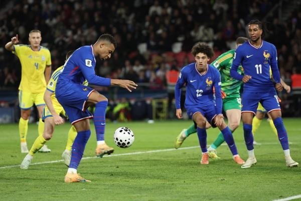 Deschamps llama a Mbappé tras volver con el Madrid