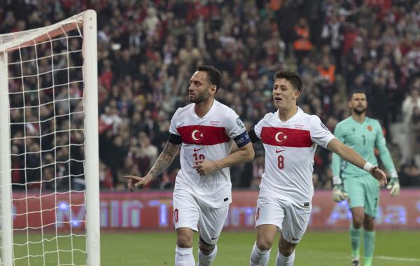Arda Güler comanda o meio-campo da Turquia em decisivo Playoff da Copa do Mundo