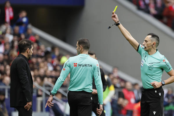 José María Sánchez nomeado para o PSG-Liverpool