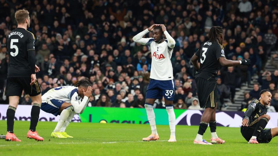 El reventón de una rueda dejó en tierra a Kolo Muani y a Odobert