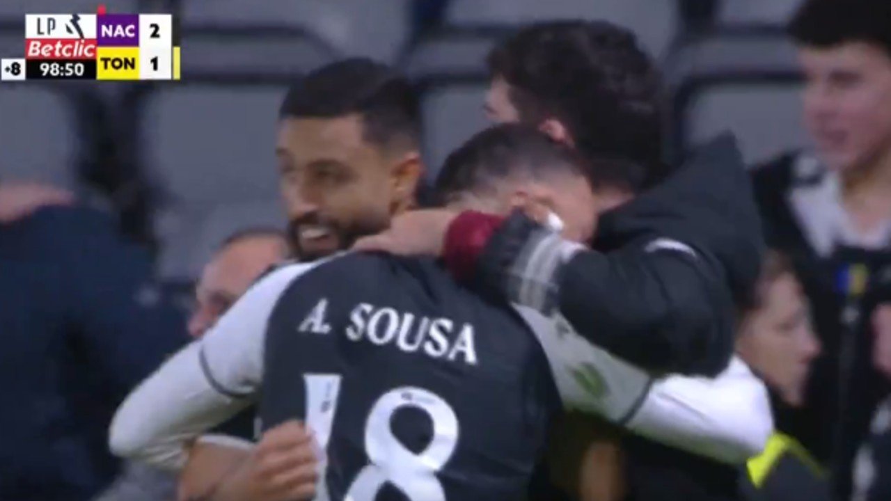 El Nacional se impuso al Tondela (3-1) en un partido más que sorprendente. Los visitantes fallaron dos penaltis y, pese a jugar contra diez jugadores desde el minuto 20, sufrieron la remontada de los locales en el tiempo añadido.