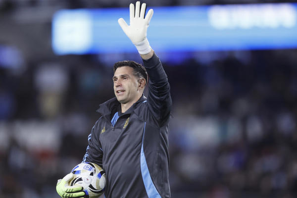 Emiliano Martinez suffers finger fracture but remains on track for World Cup