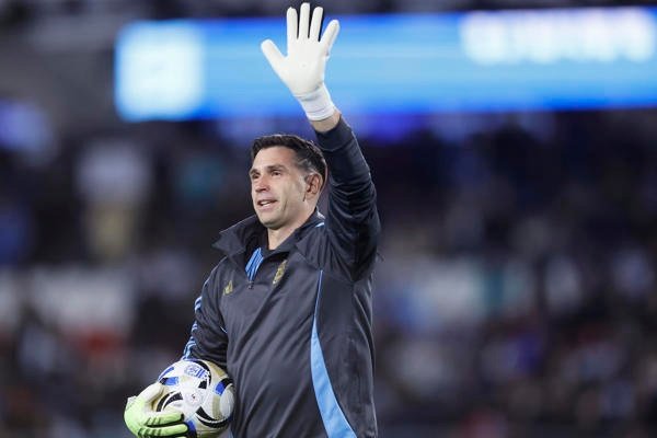 Légère frayeur pour « Dibu » avant la Coupe du monde. EFE