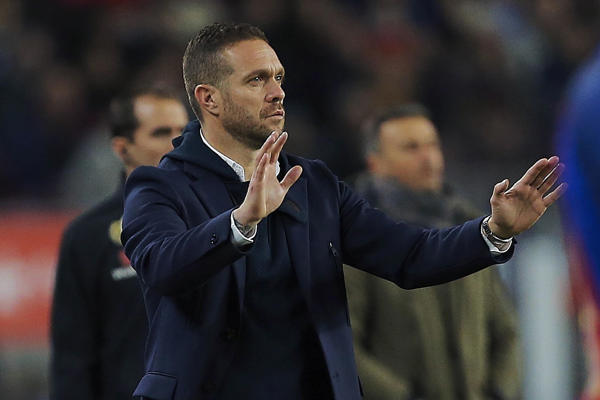 El Valladolid despide a Tevenet