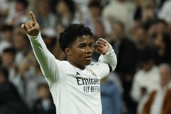 Endrick se lo pone difícil a Mourinho
