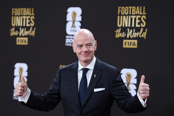 Infantino también celebra el acuerdo Madrid-UEFA