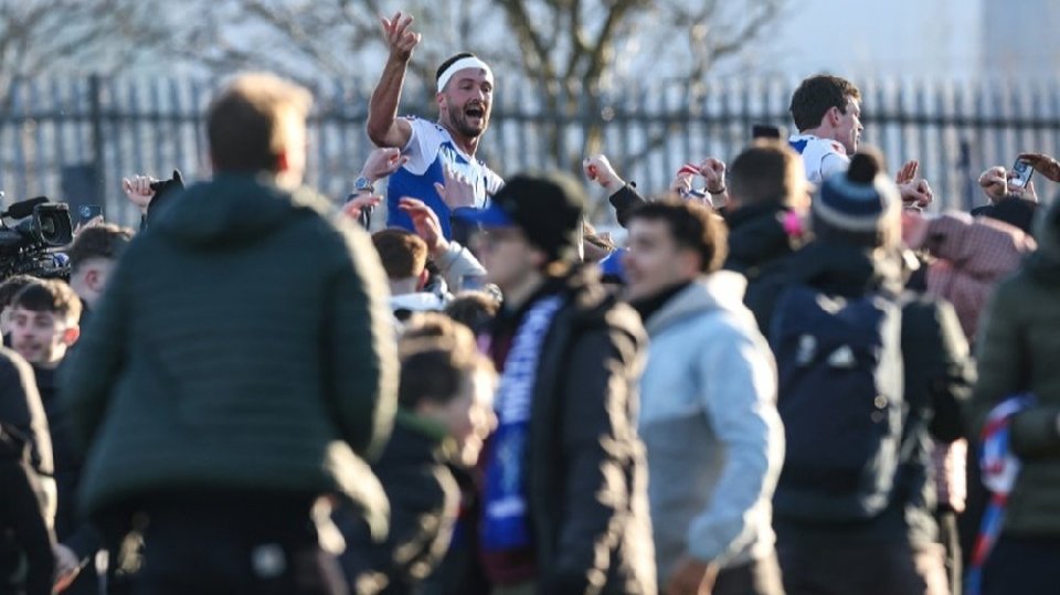 La borrachera de cuatro días que cambió su vida y la del Macclesfield Town