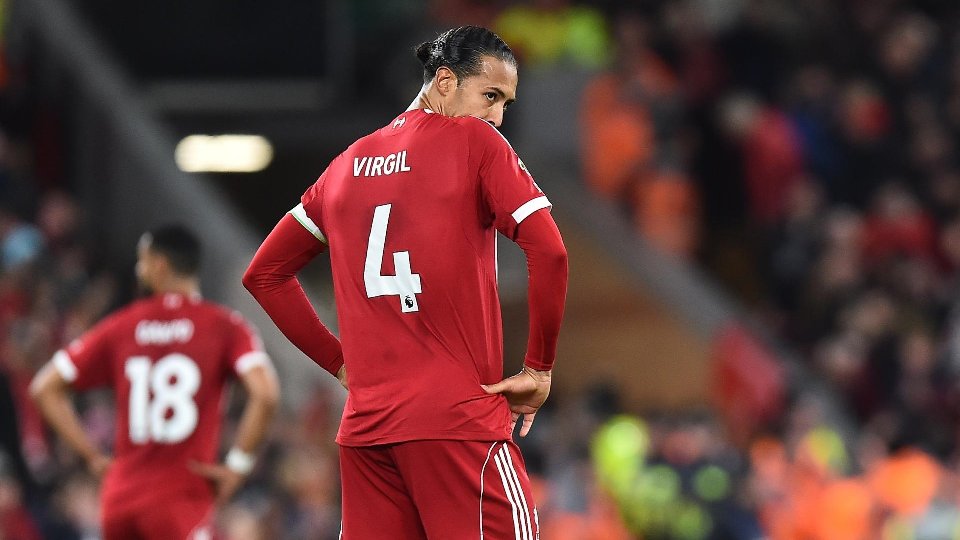 Van Dijk, indignado porque un periodista le preguntó a Slot por Xabi Alonso