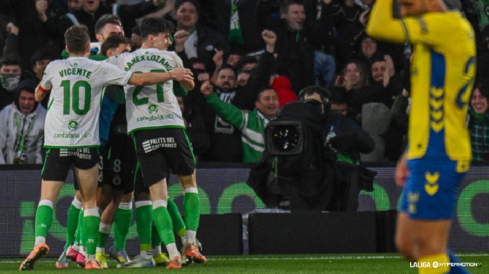 El líder marca territorio