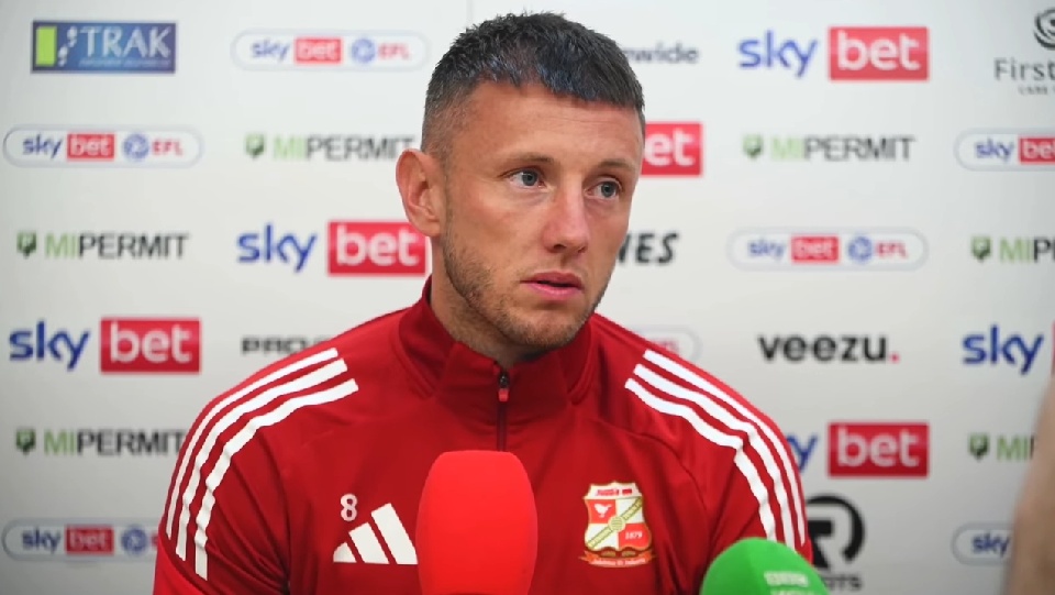 Un capitán en el foco de la crítica