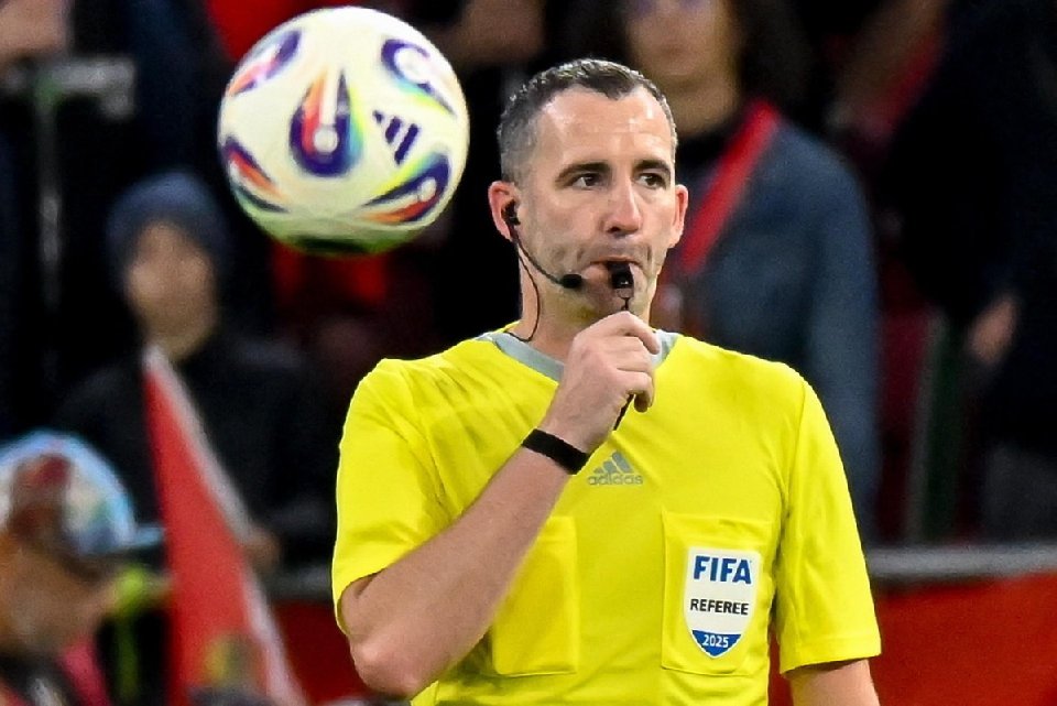 Kavanagh arbitrará el Slavia-Barça; Kovács y Makkelie, para Atleti y Athletic