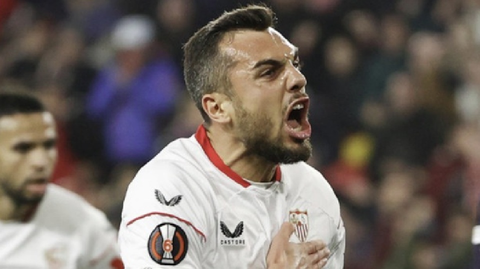 "Siete años en el Sevilla valen por 25 en otro equipo"