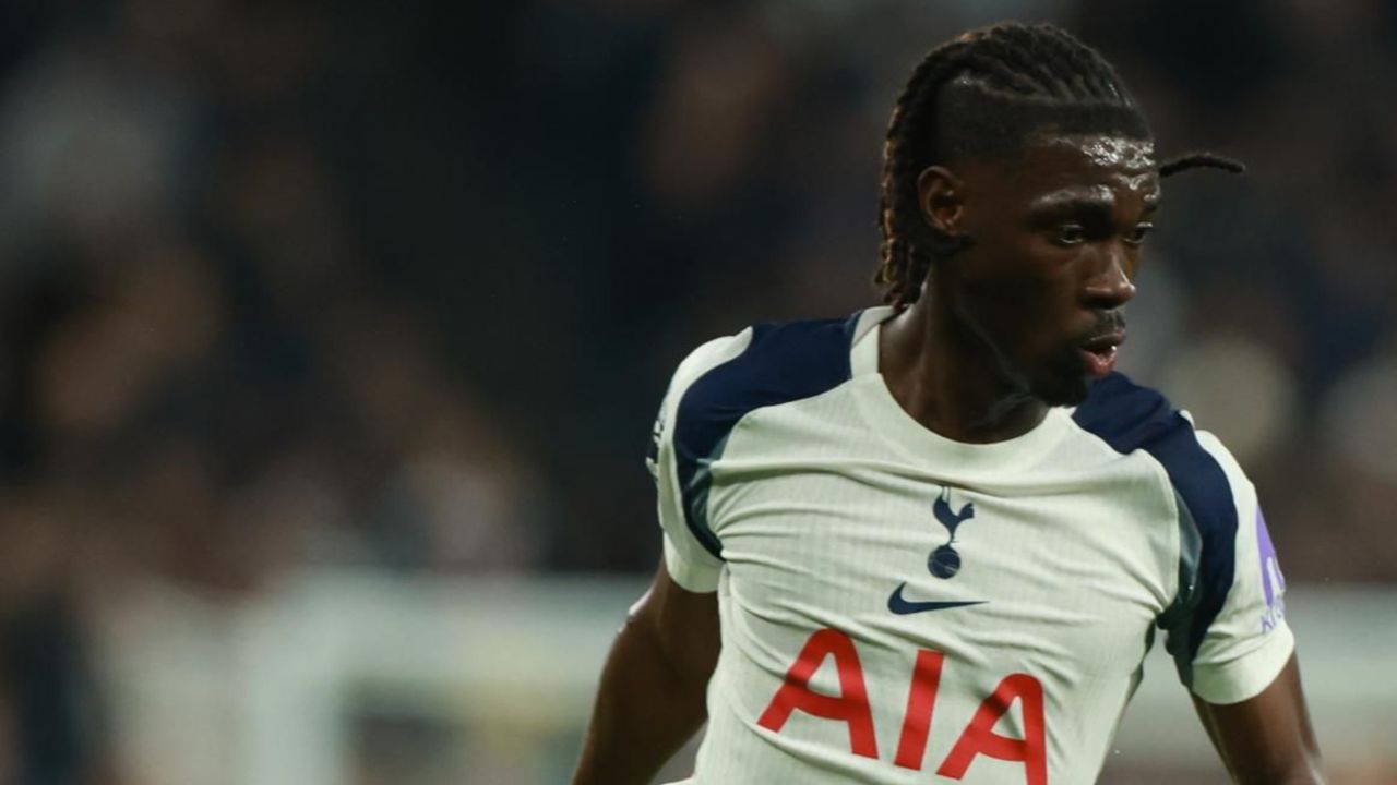 Former Spurs midfielder Bissouma set for Ajax move