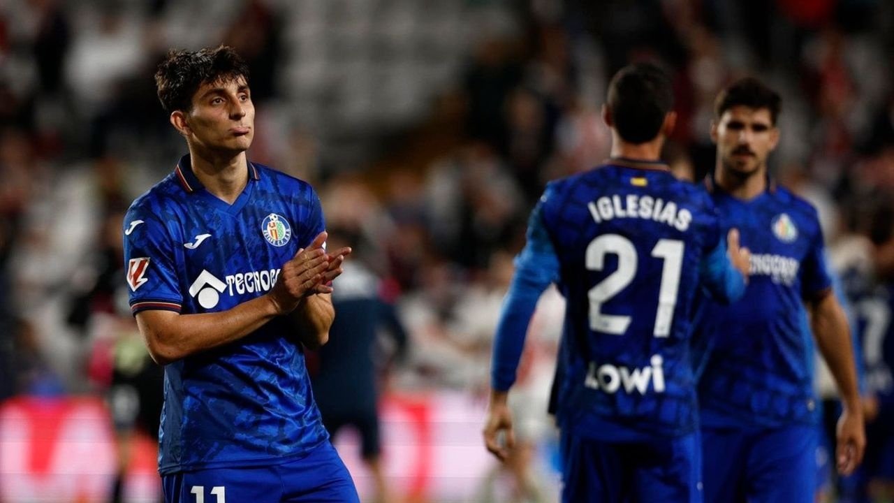 La Liga 2026/27 prende il via il 15 agosto con due sfide. Alavés e Getafe si affrontano al Mendizorroza, mentre il Siviglia ospita il Rayo Vallecano al Sánchez-Pizjuán.