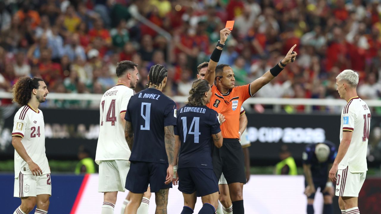 El árbitro del Uruguay-España pitará el Inglaterra-Argentina