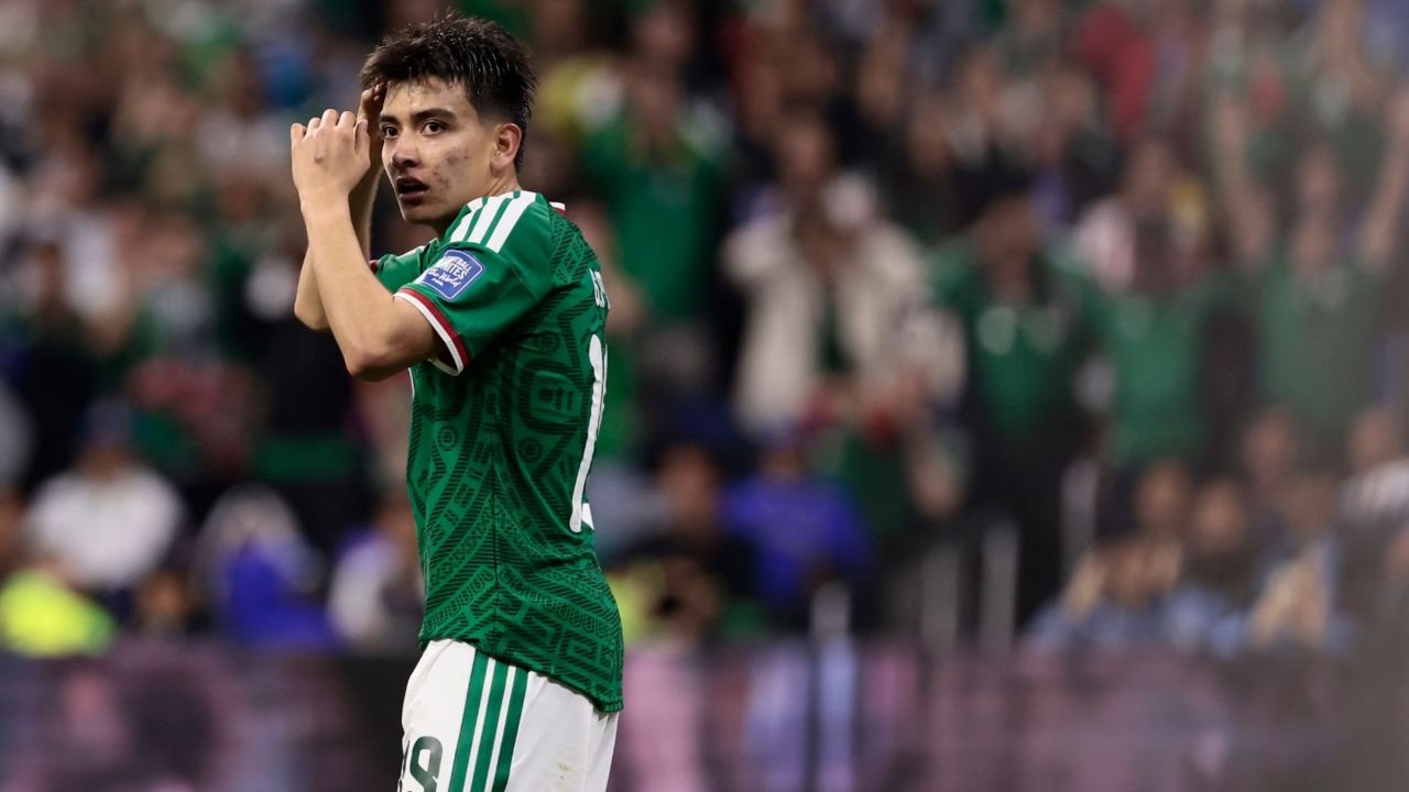 A poco más de dos semanas de ser mayor de edad, el fútbol europeo parece ser el próximo destino de Gilberto Mora, quien sigue construyendo argumentos para consolidar su estatus como la máxima joya del fútbol mexicano.