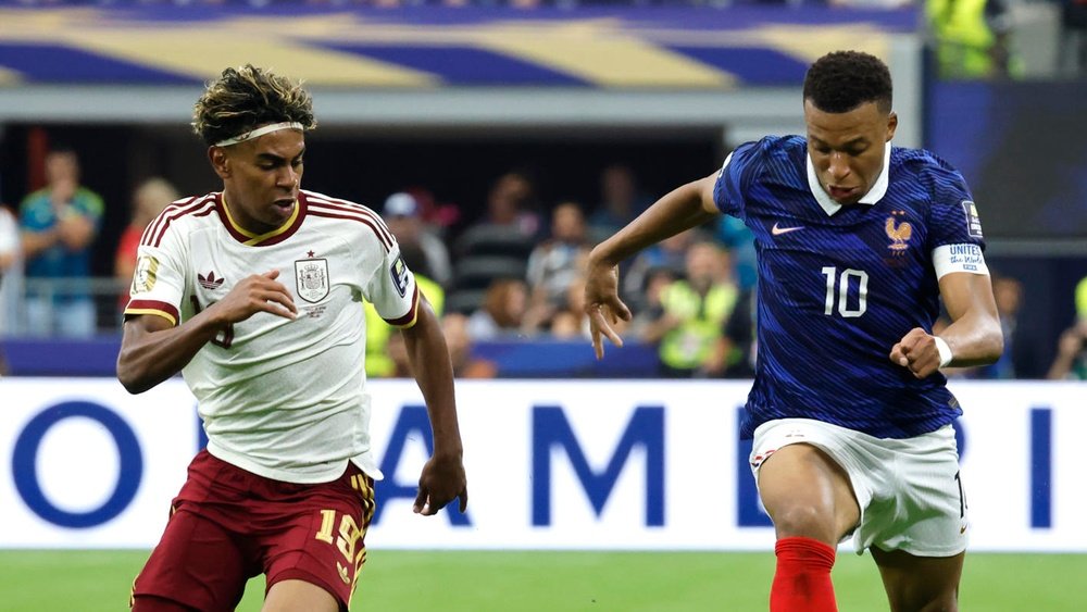Yamal and Mbappe had their first meeting in a World Cup. EFE