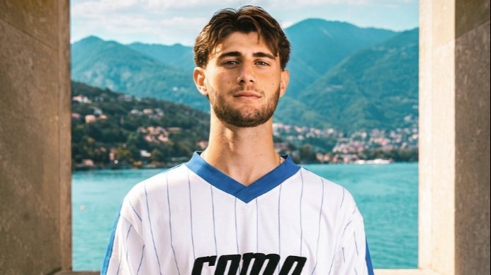 Il Como continua a investire sui giovani talenti e ufficializza l'arrivo di Mattia Liberali. Il fantasista classe 2007 lascia il Milan e firma con i lariani fino al 2031.
