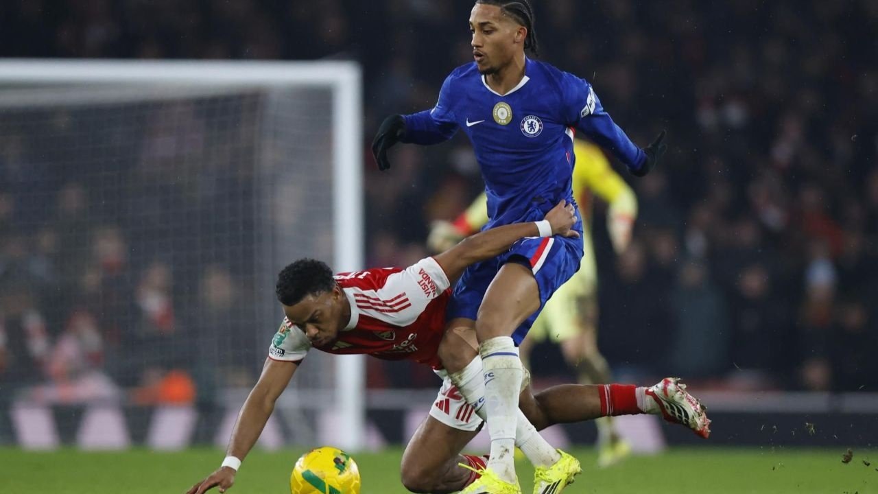 Barcelona eye Joao Pedro as a potential alternative to Julian Alvarez. EFE