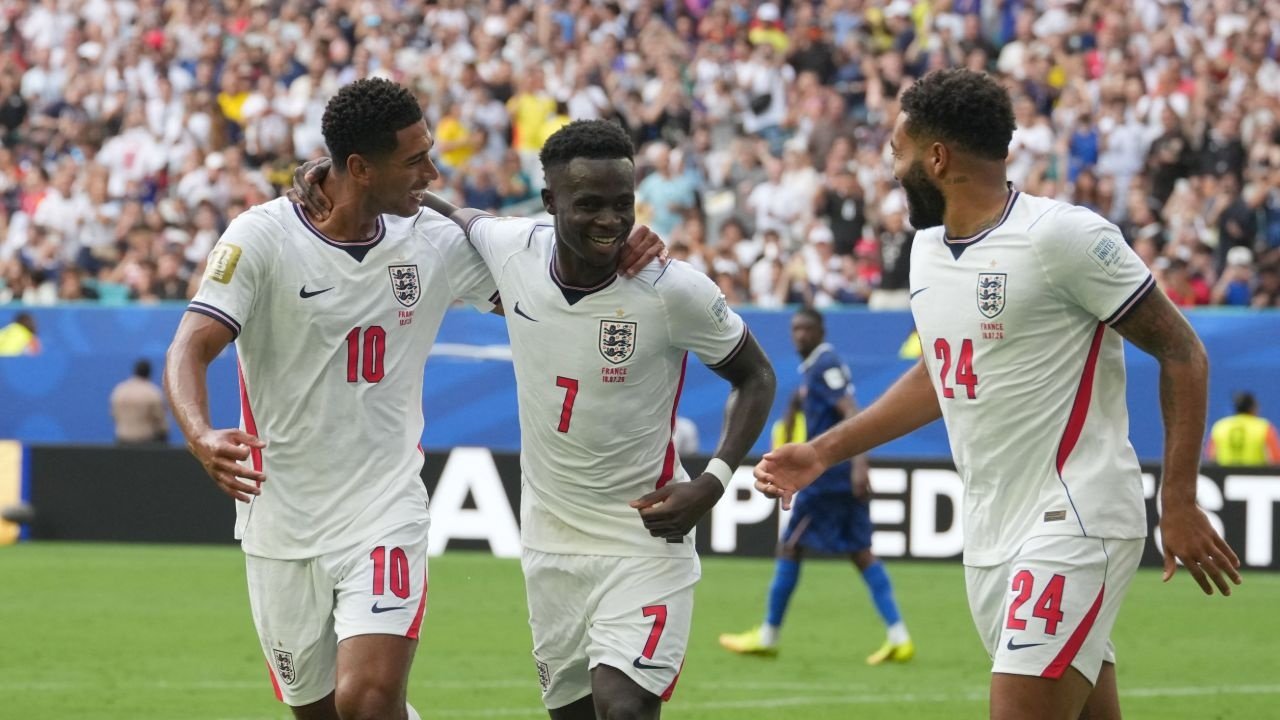 Jogo épico: Inglaterra leva o bronze diante da França em duelo de dez gols