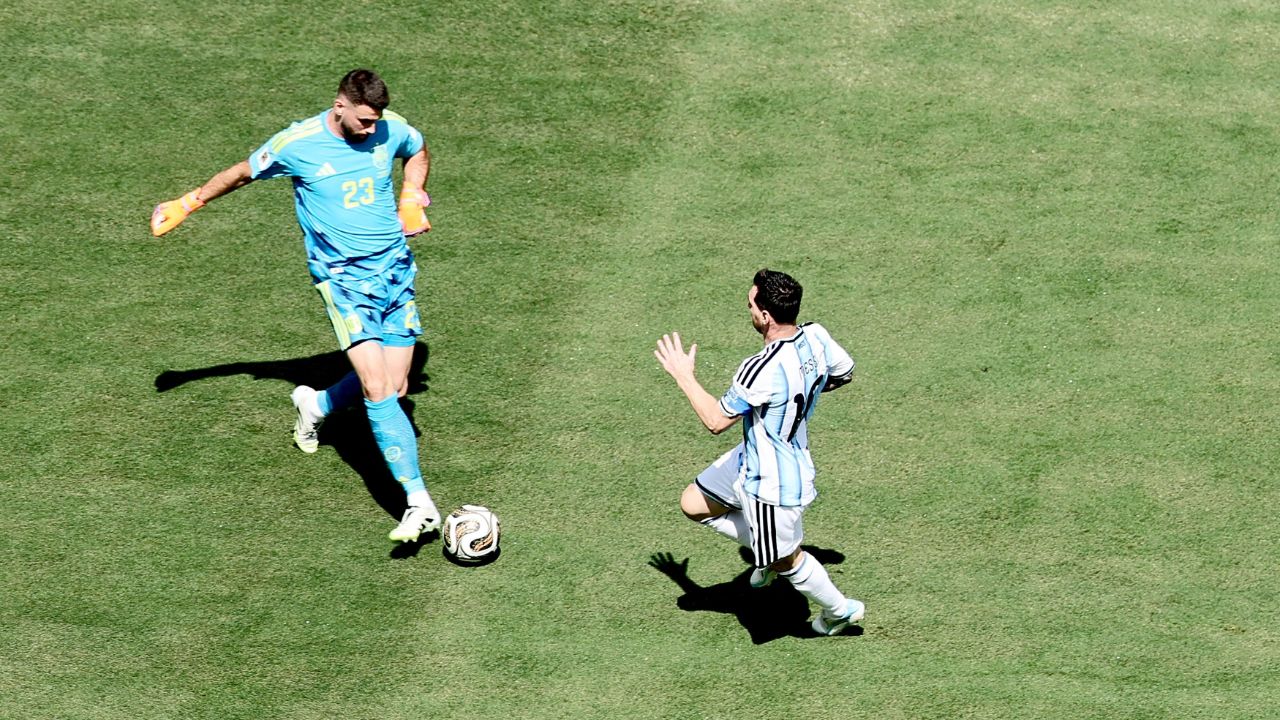 Unai Simon e Messi