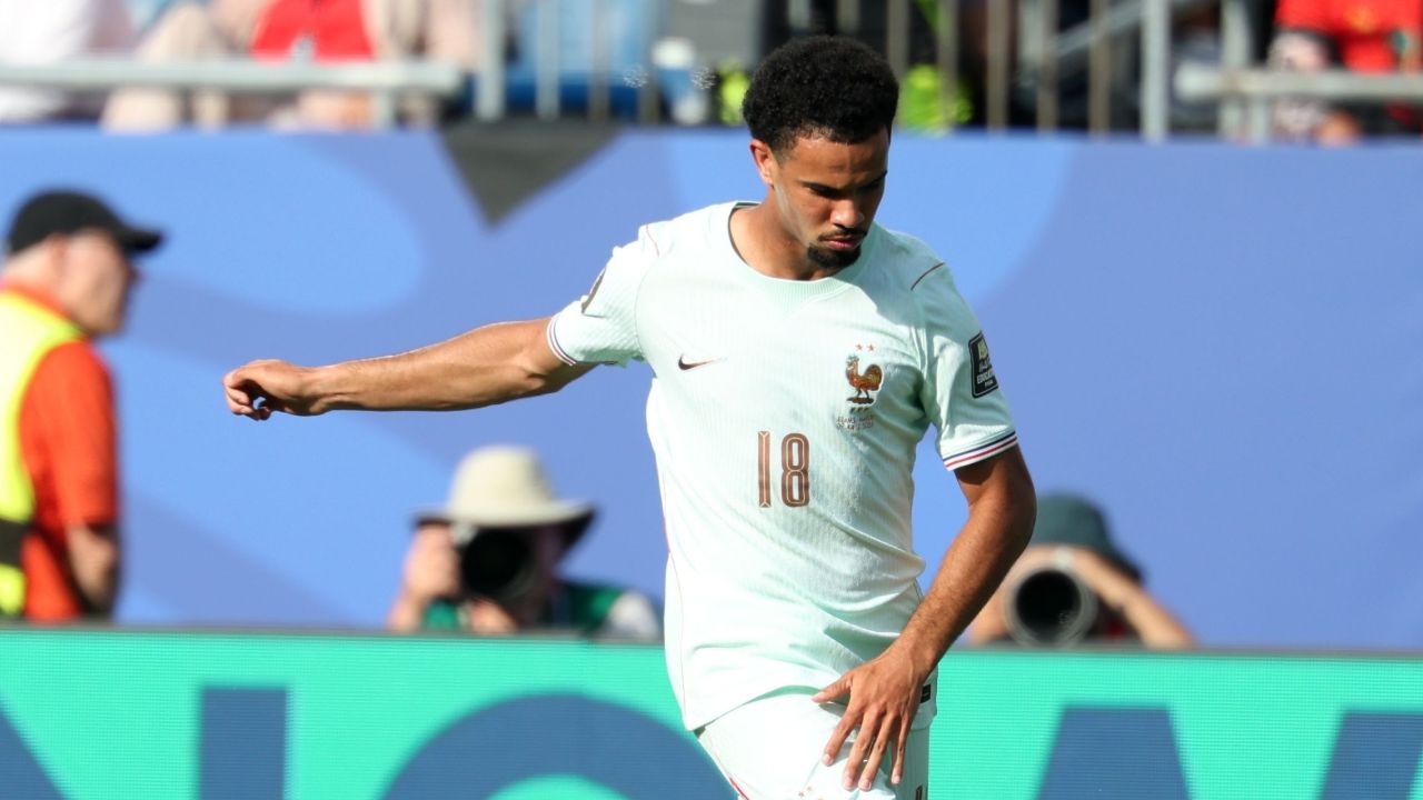 Manchester United se heurte au refus catégorique du PSG pour Warren Zaïre-Emery